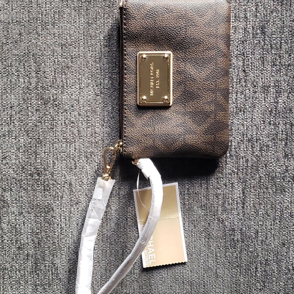 NWT Michael Kors Wristlet
